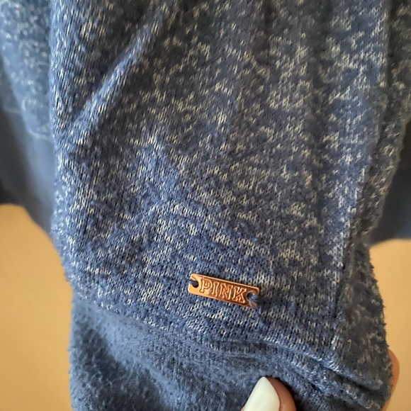 Victoria Secret - Picture 2 of 3